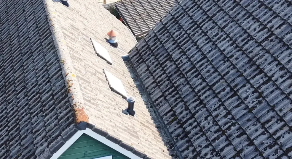 Dronefoto van dakinspectie woning in Zuidwolde Drenthe gemaakt door EnterDrone voor vastgoed en bouwinspectie