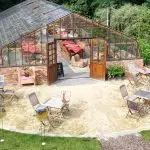 Dronefoto van pluktuin en kas in Witharen Overijssel gemaakt door EnterDrone voor marketing en website promotie