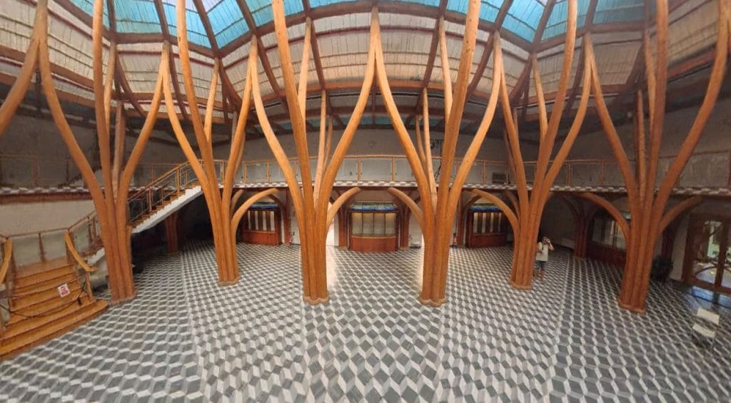 Indoor dronevideo in historische locatie | EnterDrone